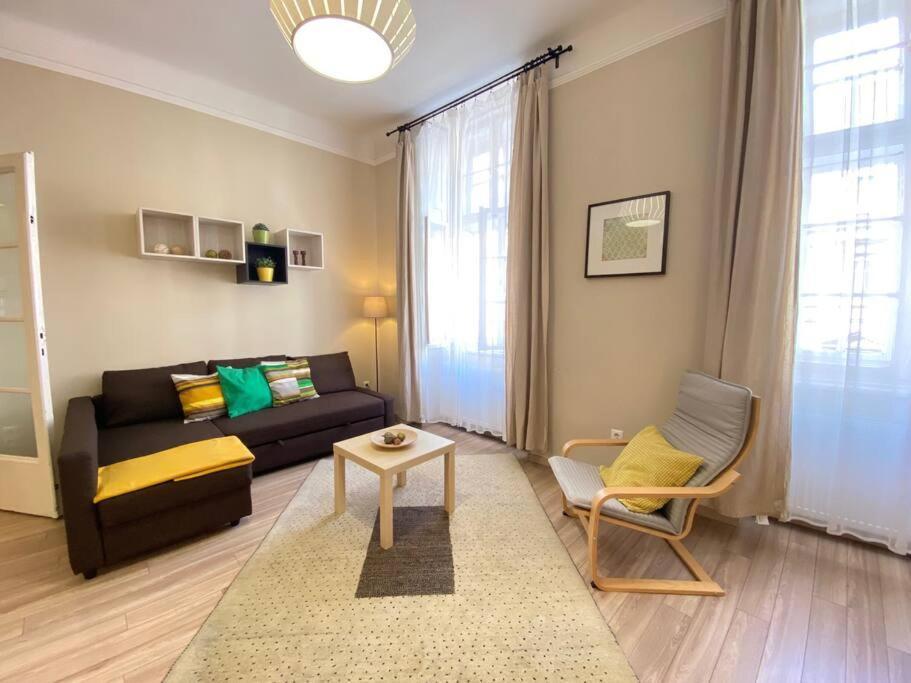 Orangehomes One Bedroom Comfy Apartment Budapest Bagian luar foto